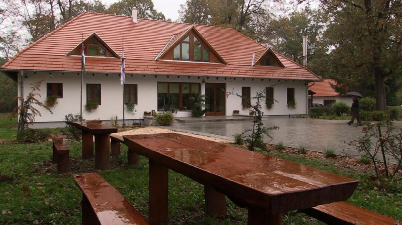 Hodoseri Vadaszhaz Bakonyszentlaszlo Exterior photo