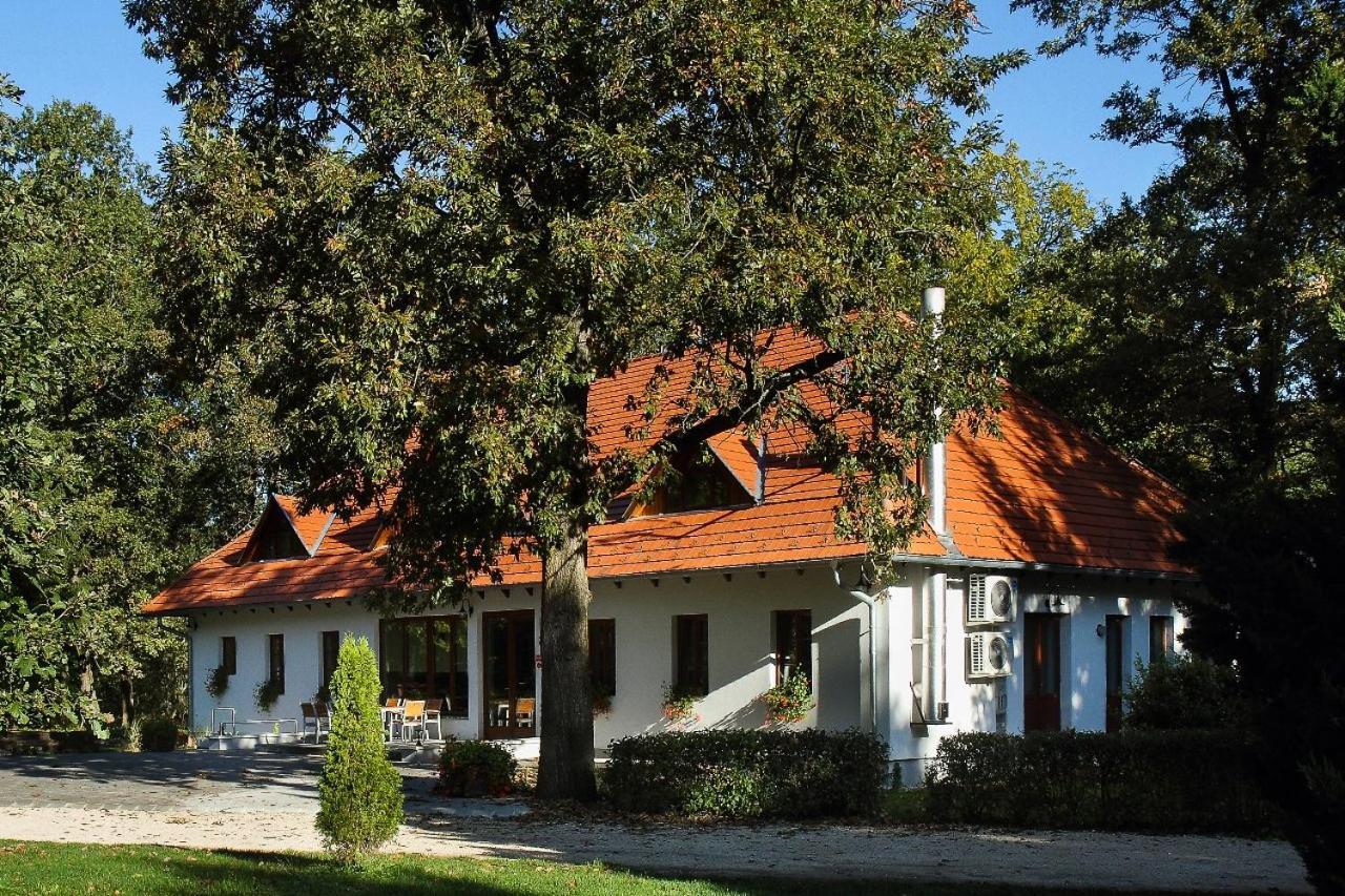 Hodoseri Vadaszhaz Bakonyszentlaszlo Exterior photo