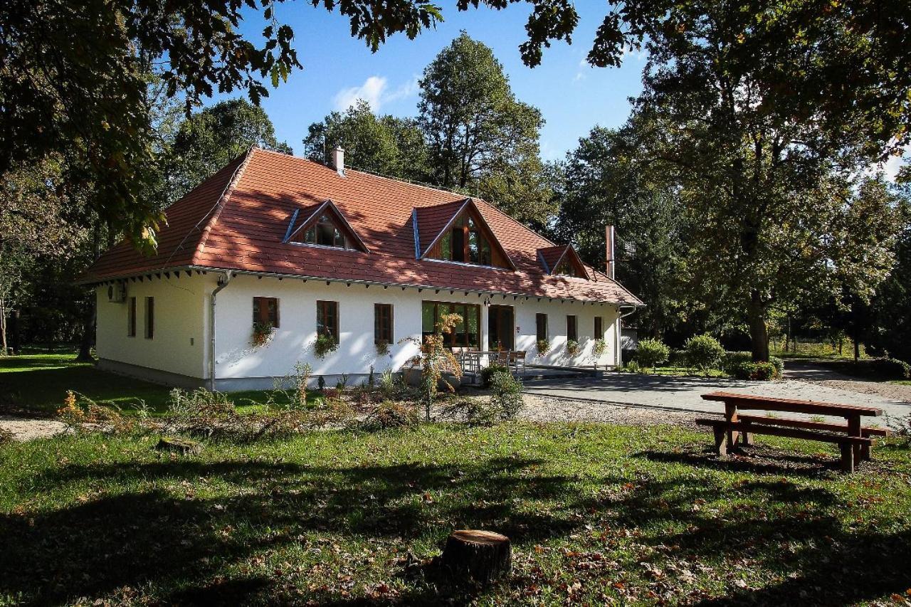 Hodoseri Vadaszhaz Bakonyszentlaszlo Exterior photo